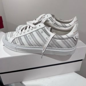 NWT Givenchy urban sneakers